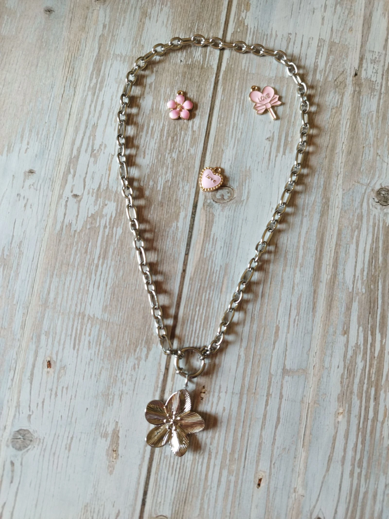 Collier argenté fleur en acier inoxydable neuf 